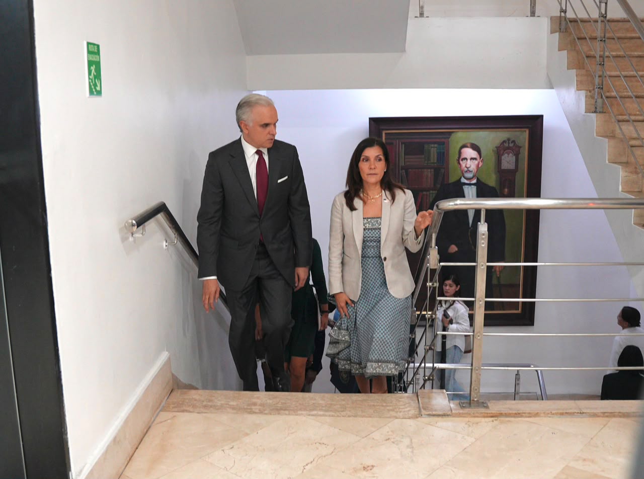 Ministro de Educación recibe visita de embajadora de Estados Unidos y abordan áreas de cooperación
