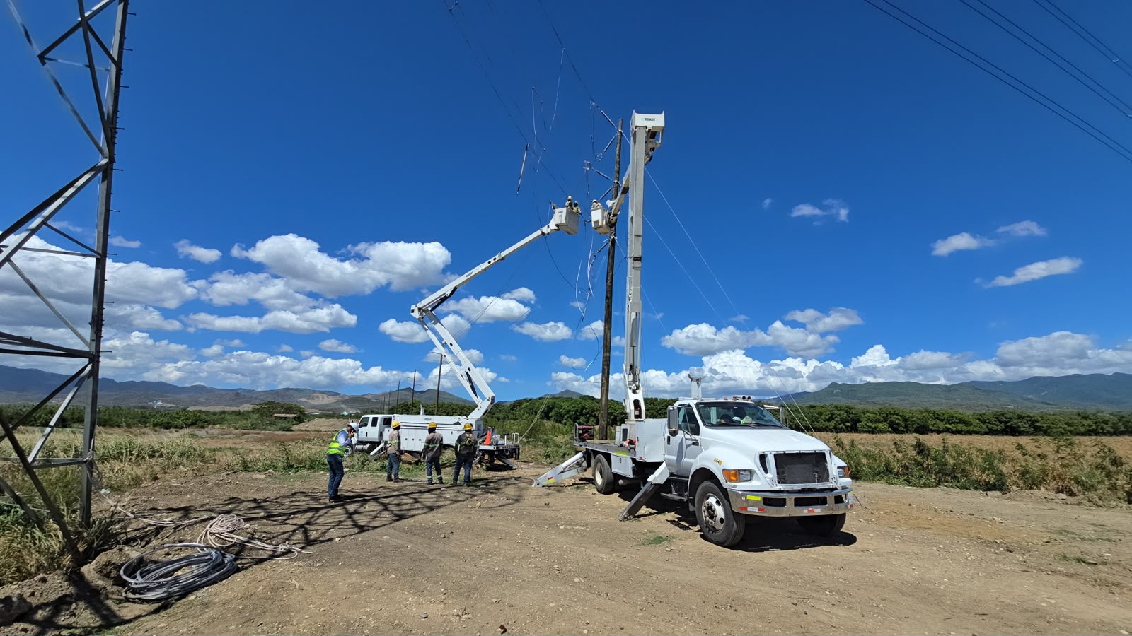 ETED ejecuta adecuaciones en líneas de transmisión para facilitar construcción de la Circunvalación de Navarrete.