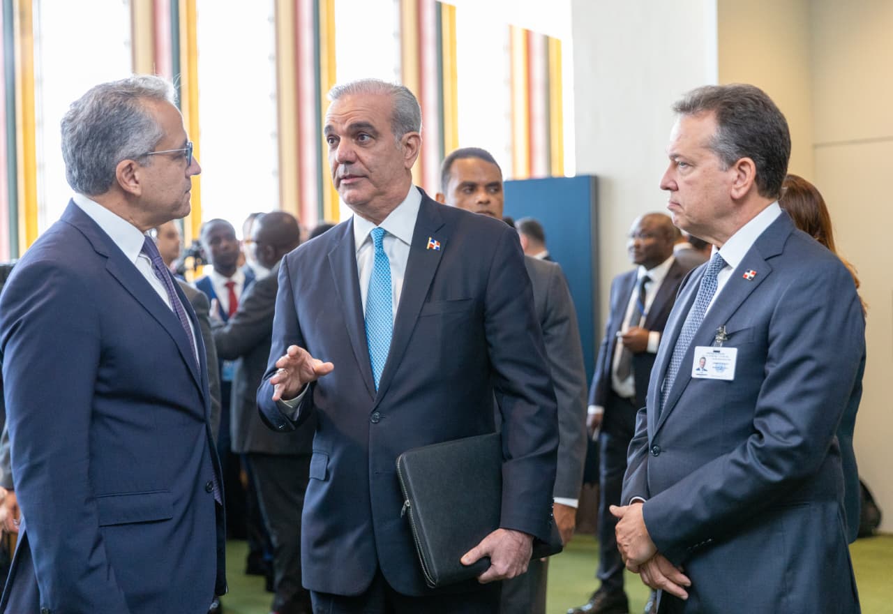 Director general de la UNESCO y el presidente Abinader conversaron sobre los avances de República Dominicana reflejados en el reporte Global Education Monitoring Report 2026