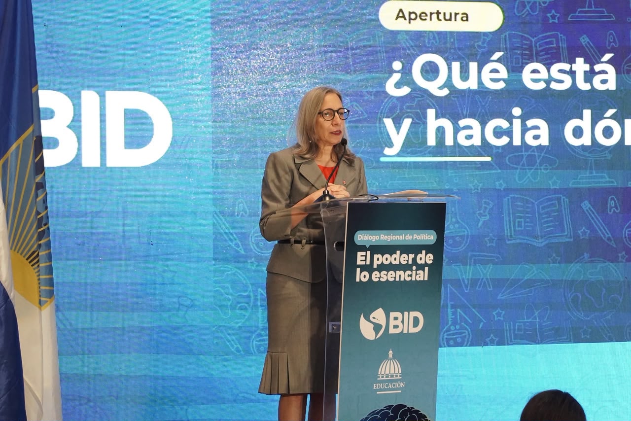 Ministerio de Educación coloca los aprendizajes fundamentales en el centro del diálogo educativo regional