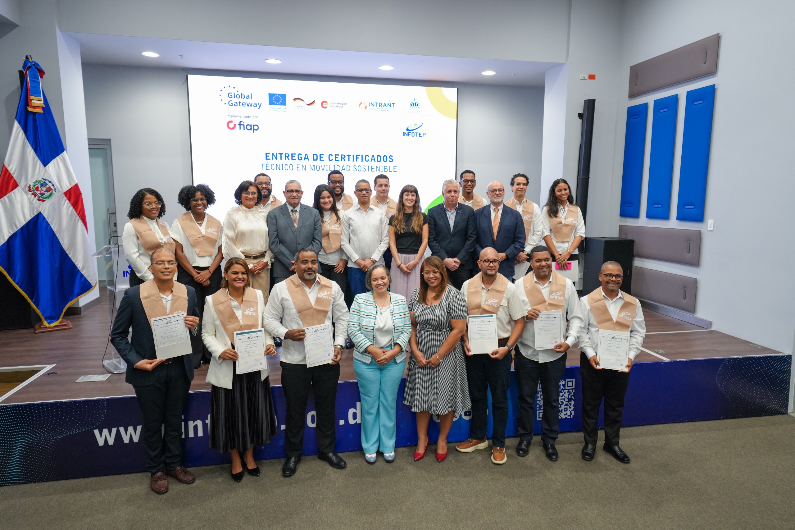 Instituciones articulan programa para formar especialistas en movilidad sostenible.-