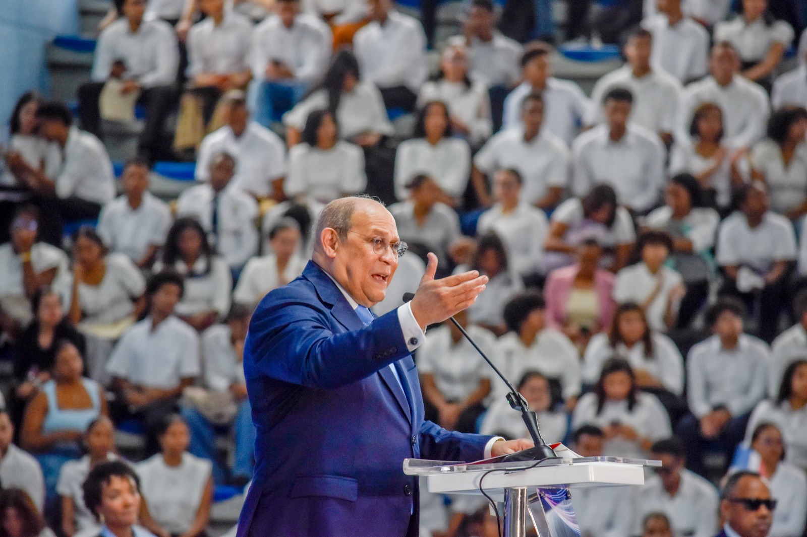 Santos Badía destaca respaldo del Gobierno a política de becas para ampliar oportunidades de formación.