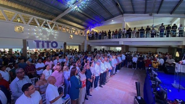 Tito Castillo reúne más de mil dirigentes del PRM y destaca obras del presidente Abinader en Hato Mayor.-