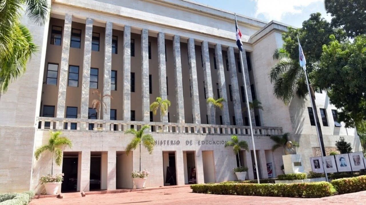 Ministerio de Educación da cumplimiento a pago de 294 expedientes de contratistas por más de RD$361 millones