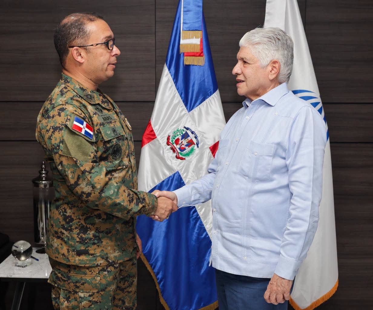 Comandante General del Ejército y Ministro de Obras Públicas Fortalecen Vinculos de Cooperación I Institucional.