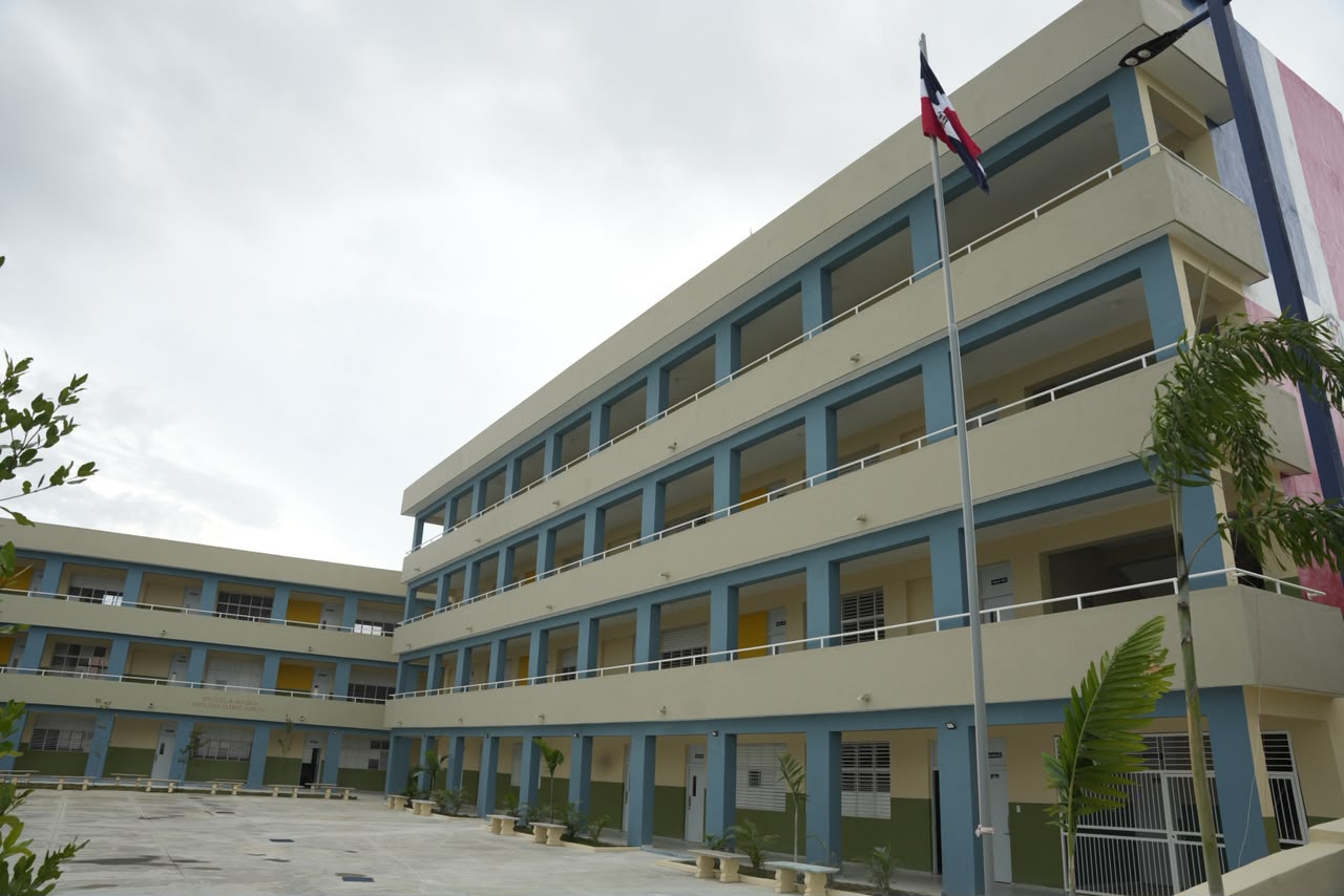 Gobierno entrega cinco nuevos planteles educativos en el Gran Santo Domingo