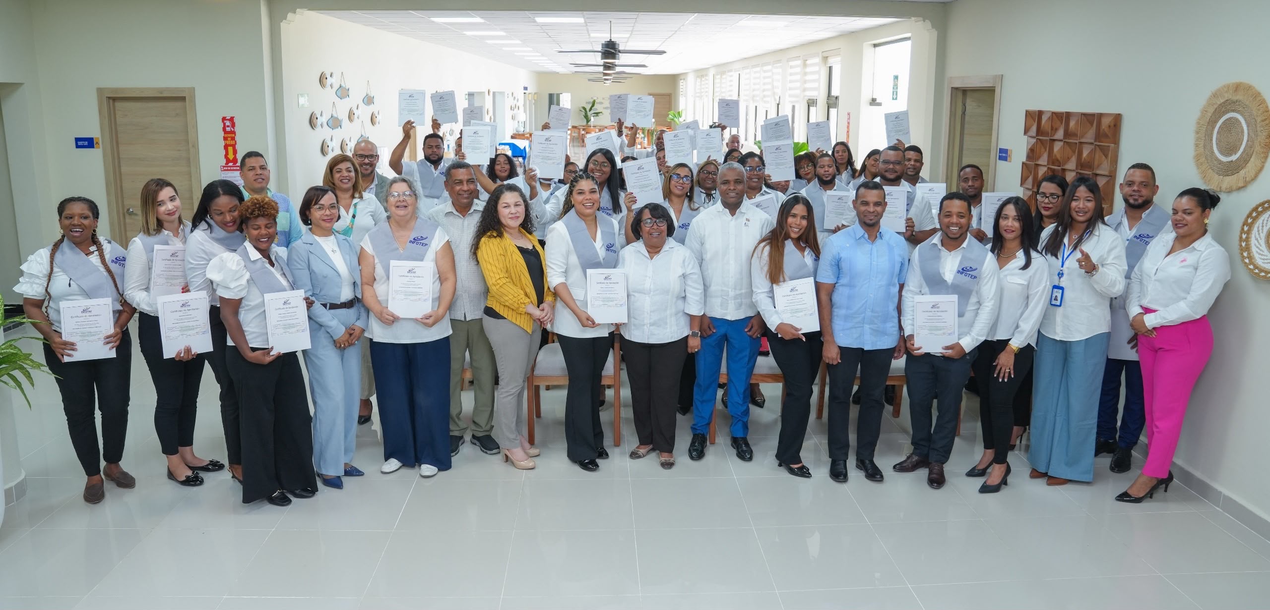 INFOTEP certifica a 43 participantes en Cultura y Servicios Turísticos en Barahona.
