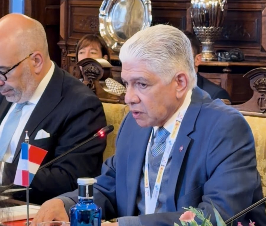 Eduardo Estrella destaca en cumbre iberoamericana inversiones que conectan a RD e impulsan el comercio y el turismo