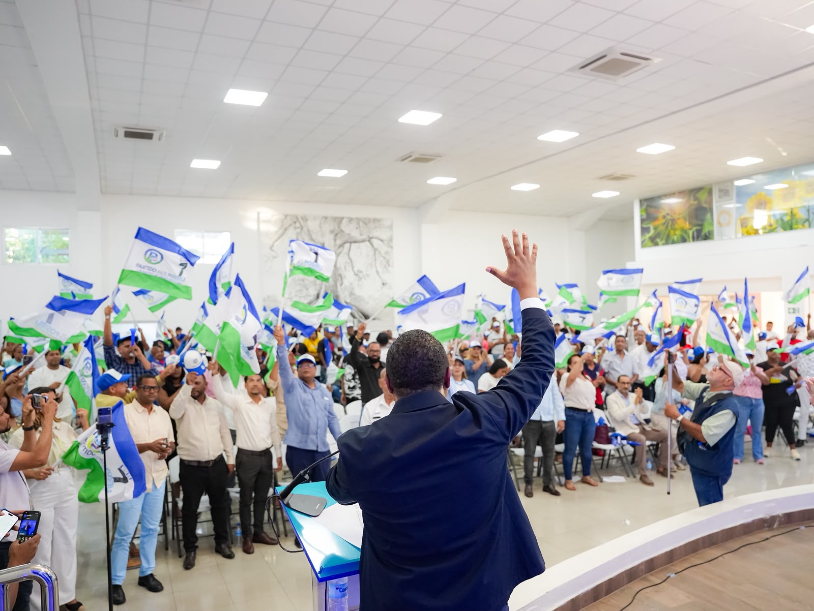 Milton Morrison juramenta 350 nuevos dirigentes en Santiago y fortalece la presencia de País Posible en el Cibao