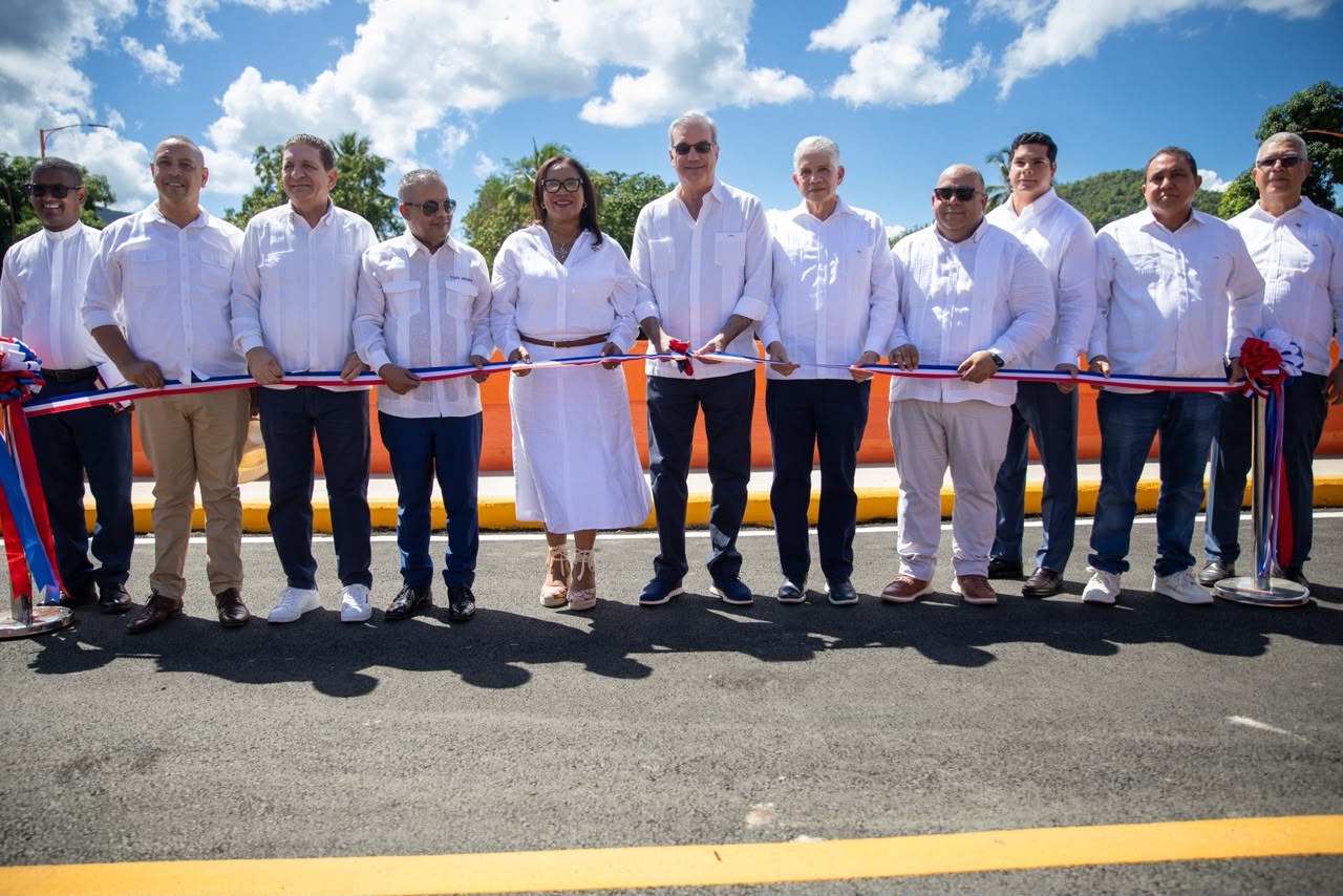 Padre Joaquín Pérez: Inauguración del Puente sobre el Río La Leonora se veía imposible, pero está hecho porque hay voluntad del presidente Abinader de ayudar a un pueblo que lo necesita.